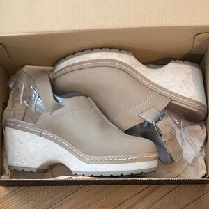 Women's Beige/taupe Clogs